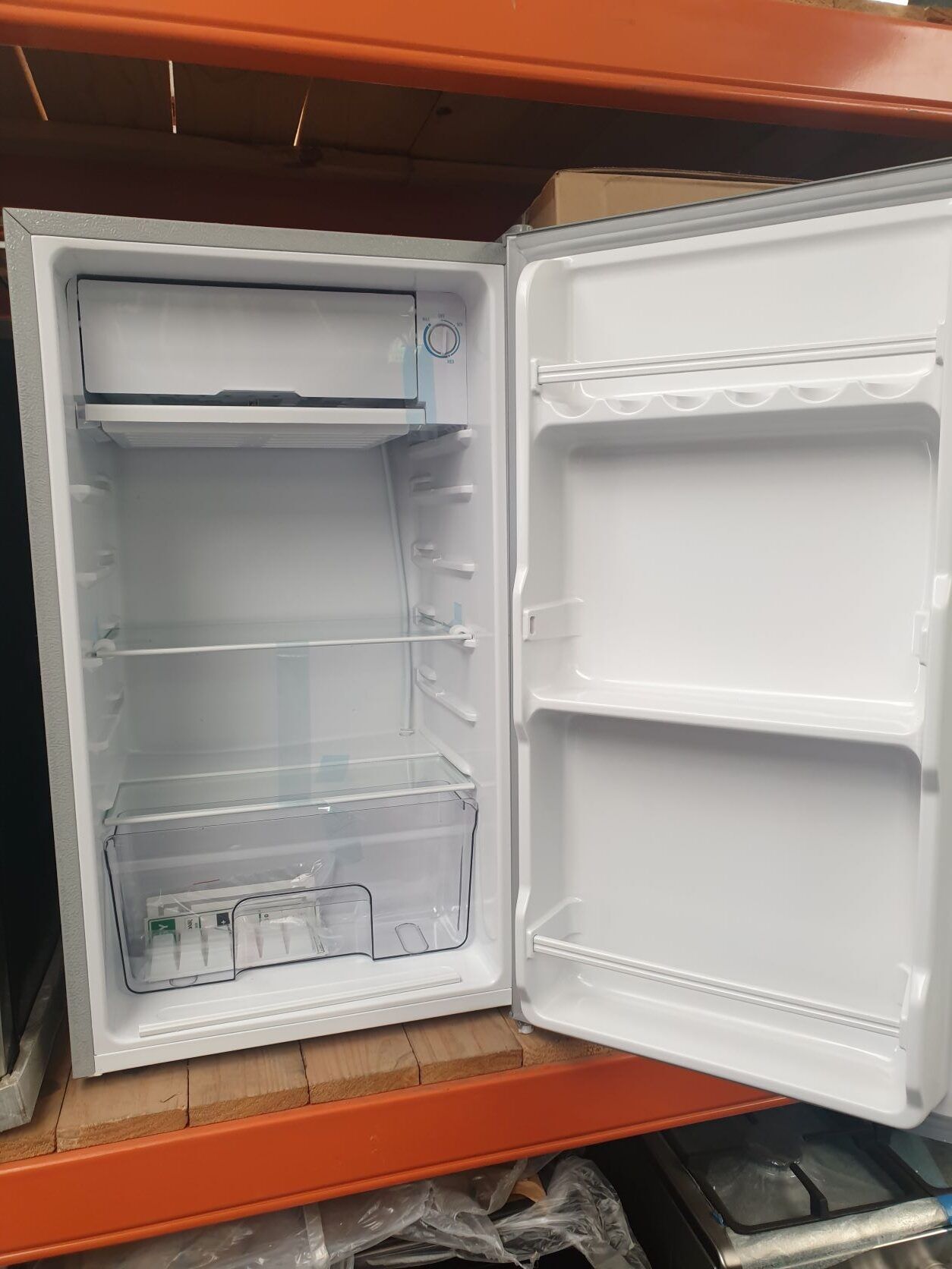GOLDAIR GBF-130S BAR FRIDGE